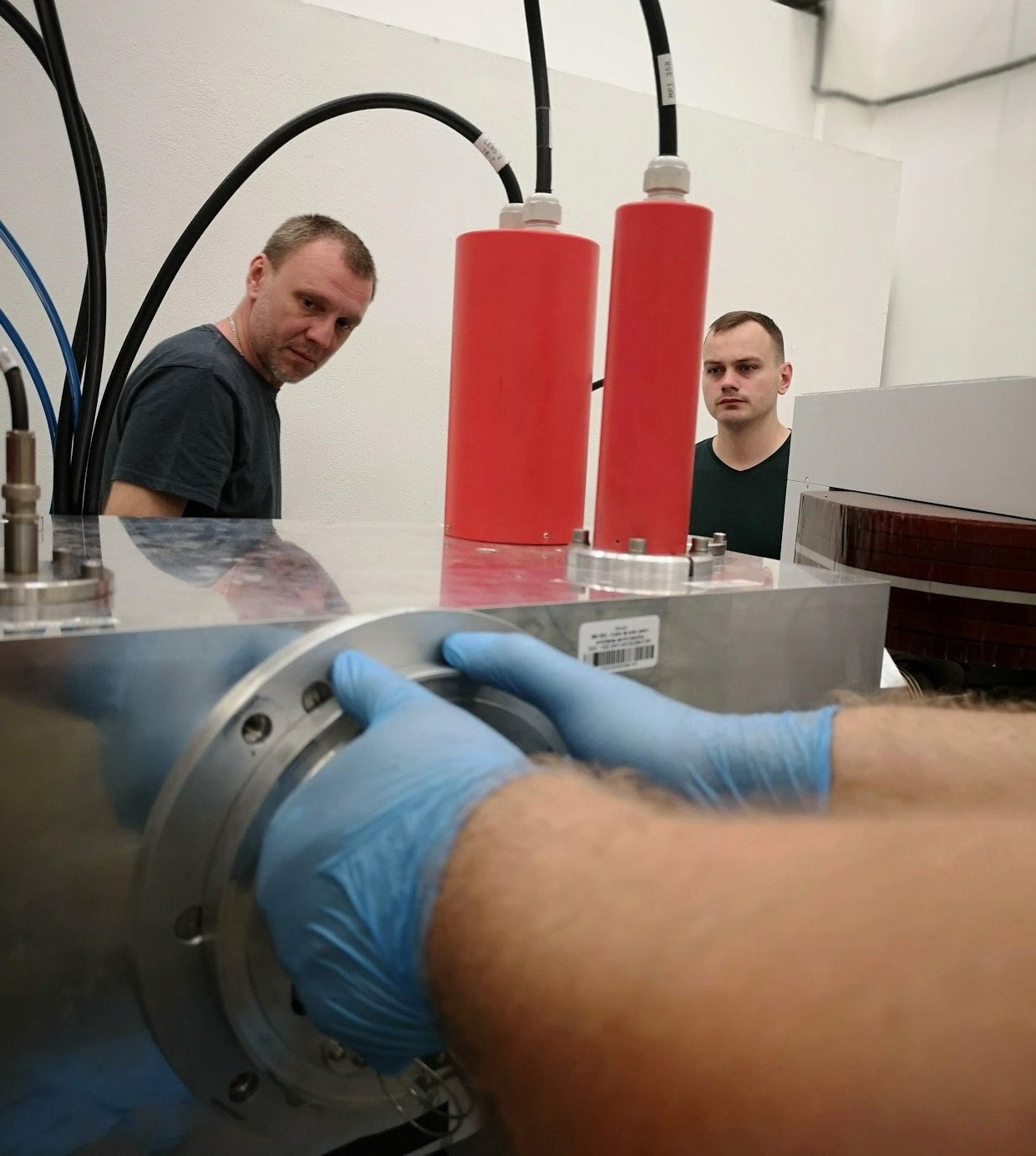 Dual ion injector: Cs sputter and duoplasmatron