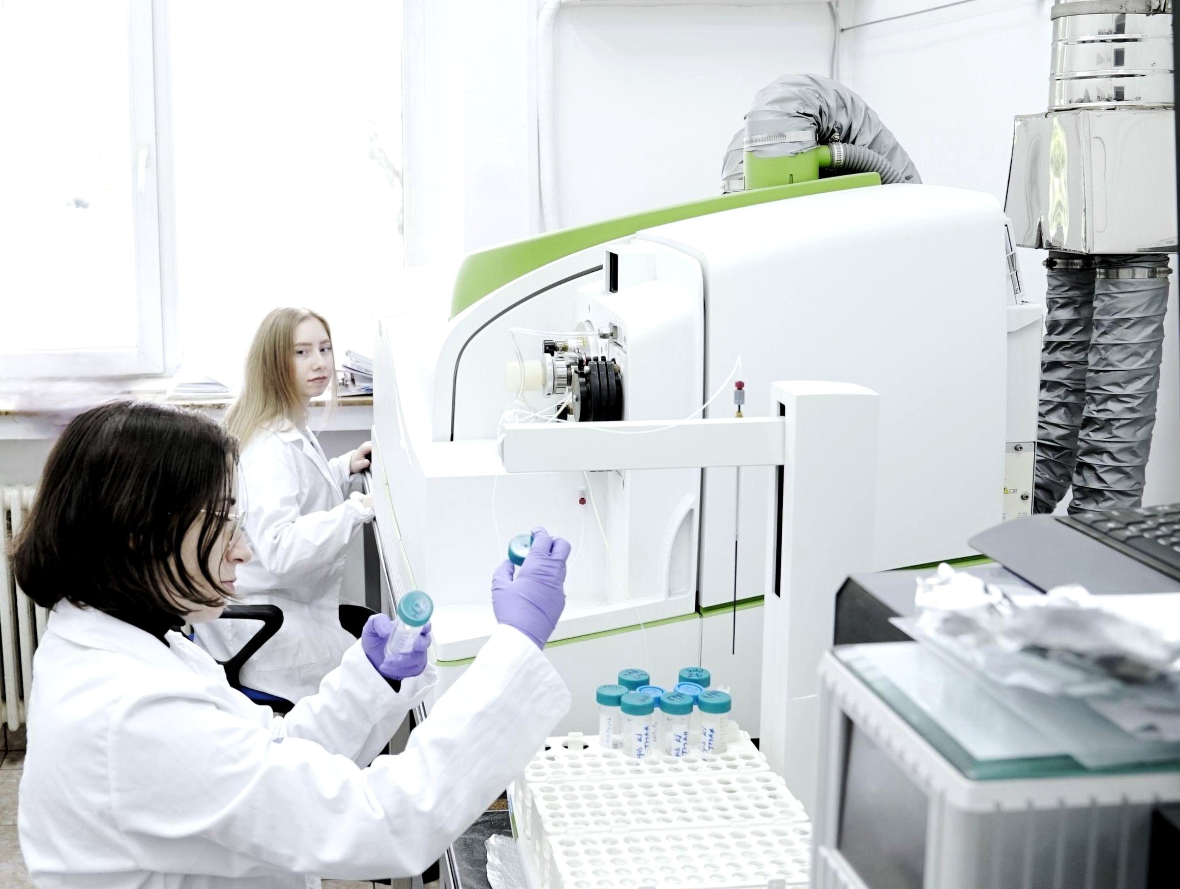 Researchers preparing samples at the PerkinElmer NexION 300X ICP-MS in the DFNA laboratory