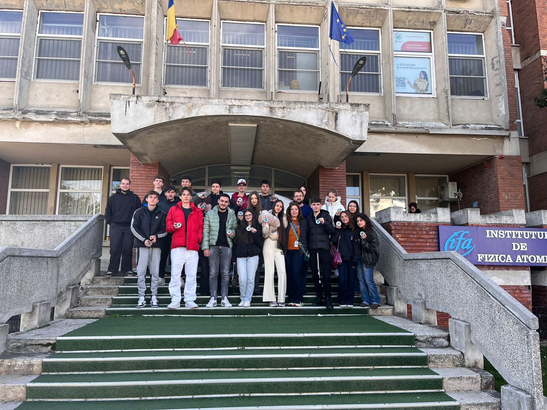 High-school students visiting IFIN‑HH